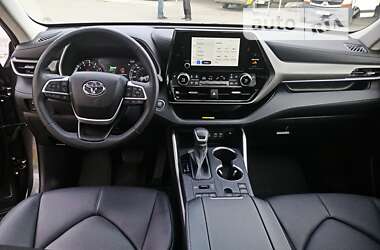 Позашляховик / Кросовер Toyota Highlander 2023 в 