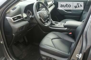 Позашляховик / Кросовер Toyota Highlander 2023 в 