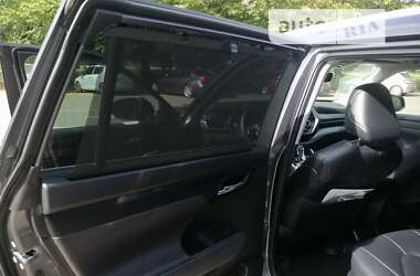 Позашляховик / Кросовер Toyota Highlander 2023 в 