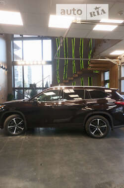 Внедорожник / Кроссовер Toyota Highlander 2022 в 