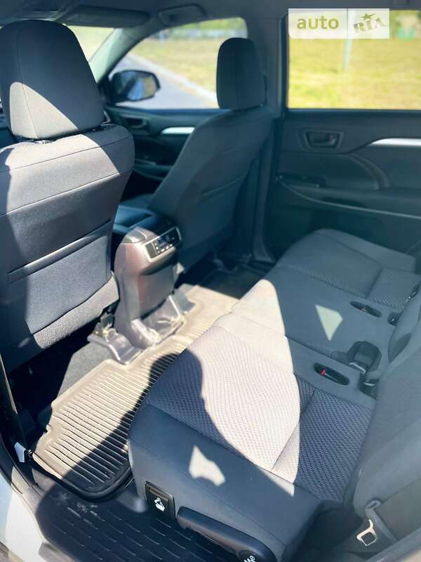 Позашляховик / Кросовер Toyota Highlander 2017 в Кривому Розі