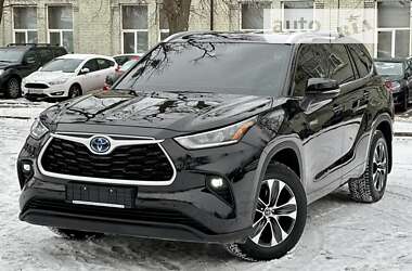 Внедорожник / Кроссовер Toyota Highlander 2021 в Киеве