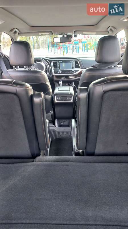 Внедорожник / Кроссовер Toyota Highlander 2016 в Измаиле фото 13 Внедорожник / Кроссовер Toyota Highlander 2016 в Измаиле