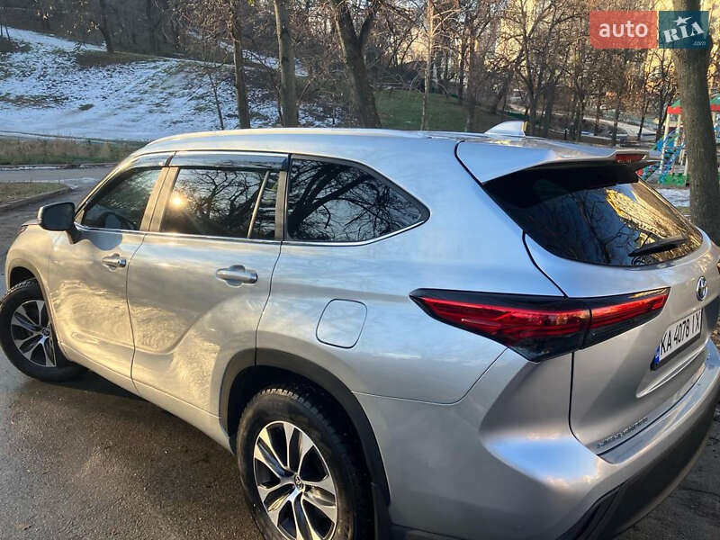 Позашляховик / Кросовер Toyota Highlander 2022 в Києві