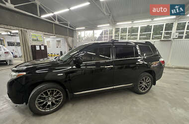 Внедорожник / Кроссовер Toyota Highlander 2012 в Вольногорске