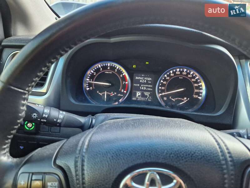 Внедорожник / Кроссовер Toyota Highlander 2015 в Запорожье