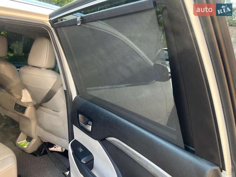 Внедорожник / Кроссовер Toyota Highlander 2017 в Днепре