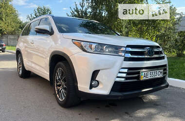 Позашляховик / Кросовер Toyota Highlander 2017 в Дніпрі