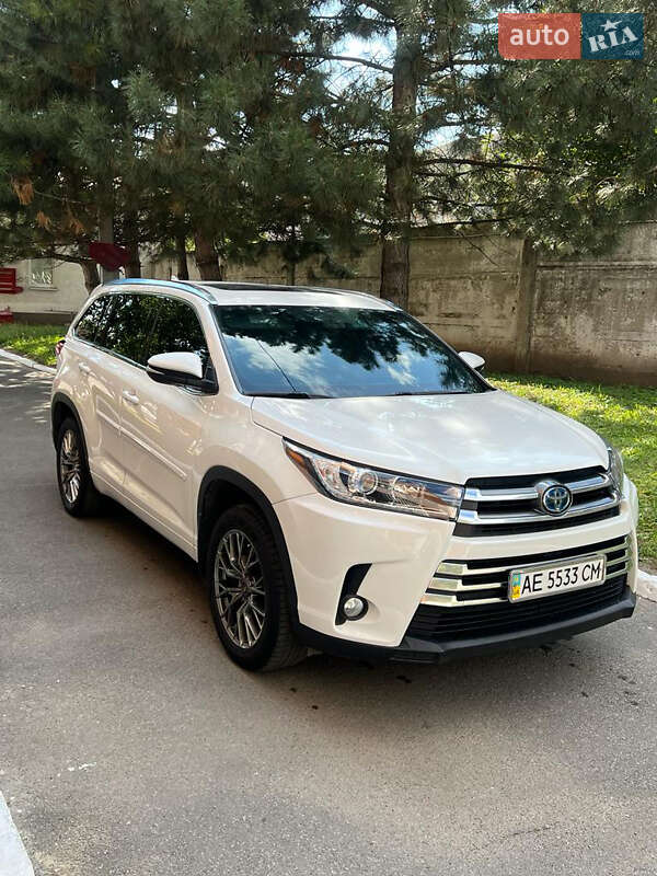 Внедорожник / Кроссовер Toyota Highlander 2017 в Днепре