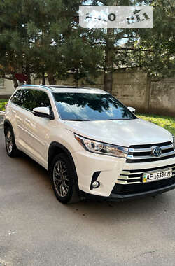 Внедорожник / Кроссовер Toyota Highlander 2017 в Днепре