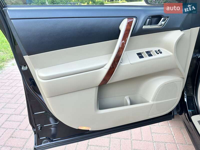 Позашляховик / Кросовер Toyota Highlander 2010 в Києві