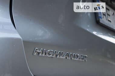 Внедорожник / Кроссовер Toyota Highlander 2017 в Днепре