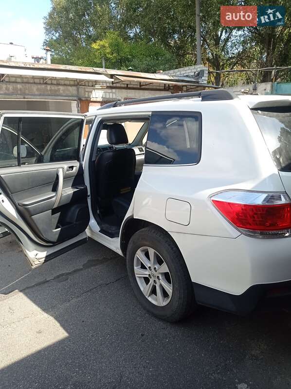 Позашляховик / Кросовер Toyota Highlander 2013 в Харкові