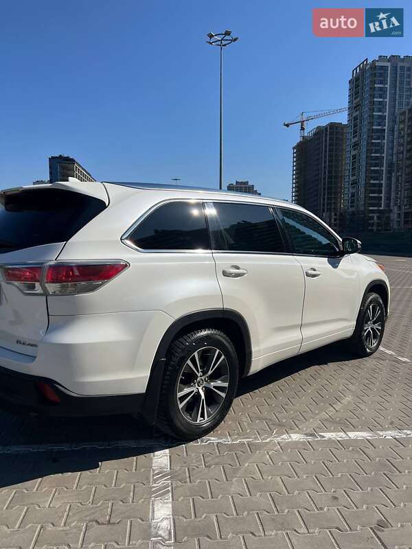 Внедорожник / Кроссовер Toyota Highlander 2016 в Киеве