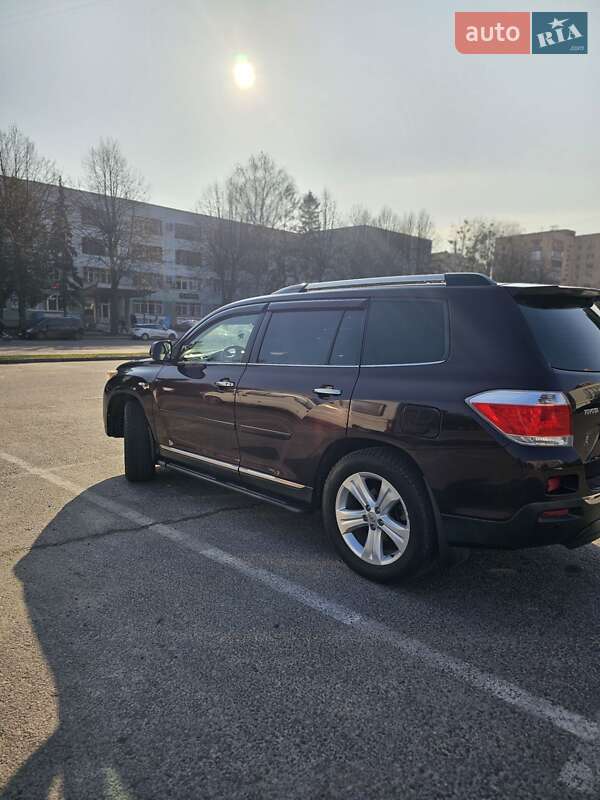 Позашляховик / Кросовер Toyota Highlander 2011 в Рівному