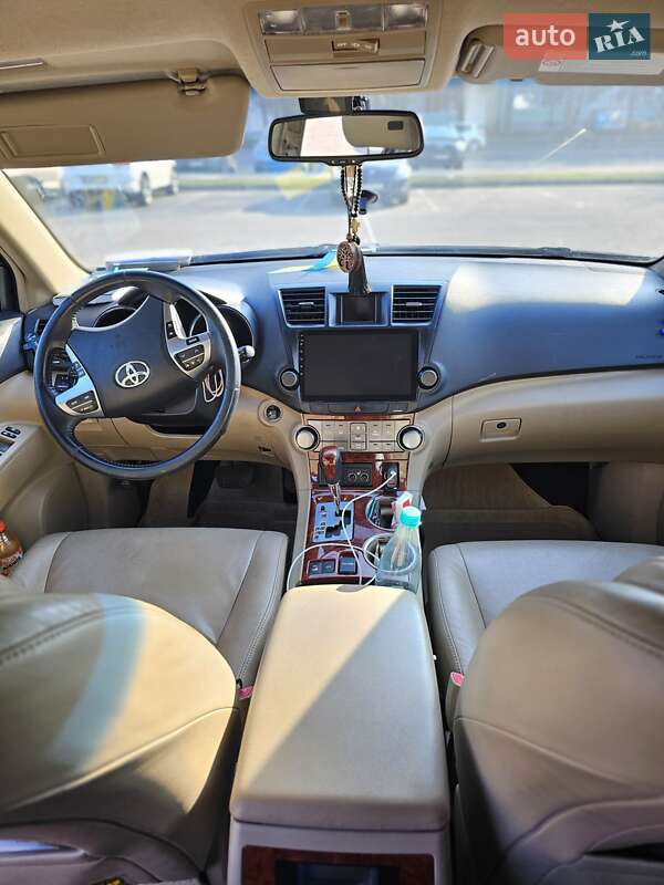 Позашляховик / Кросовер Toyota Highlander 2011 в Рівному