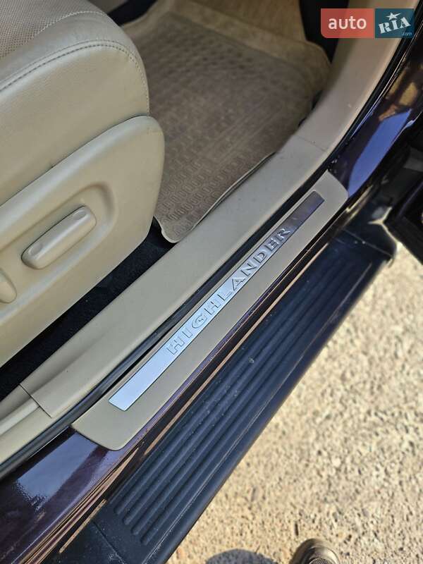 Позашляховик / Кросовер Toyota Highlander 2011 в Рівному