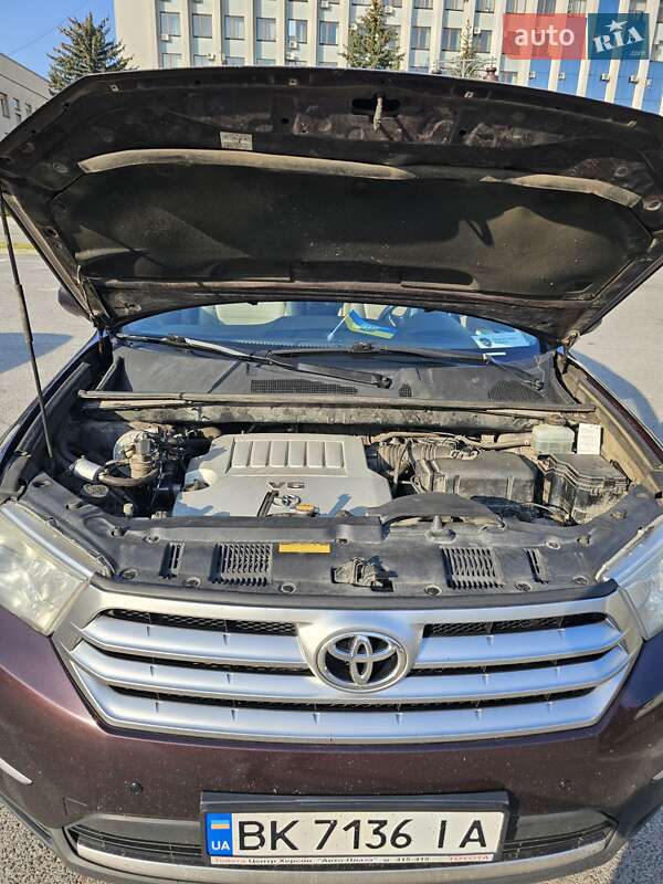 Позашляховик / Кросовер Toyota Highlander 2011 в Рівному