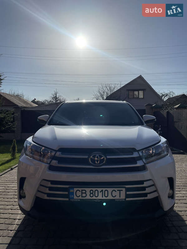 Внедорожник / Кроссовер Toyota Highlander 2017 в Нежине