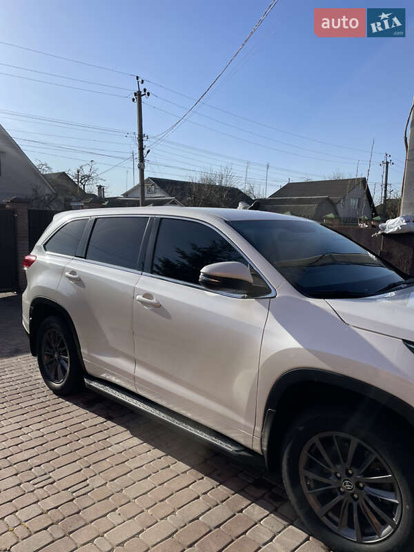 Внедорожник / Кроссовер Toyota Highlander 2017 в Нежине