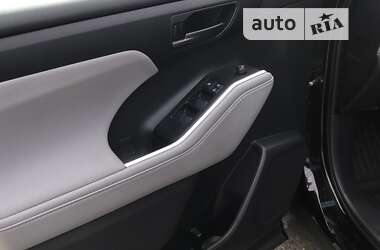 Внедорожник / Кроссовер Toyota Highlander 2020 в 
