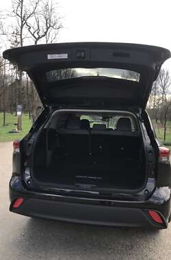 Внедорожник / Кроссовер Toyota Highlander 2020 в 
