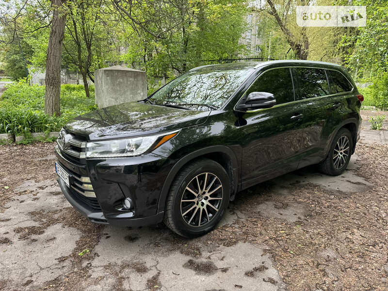Позашляховик / Кросовер Toyota Highlander 2019 в Дніпрі