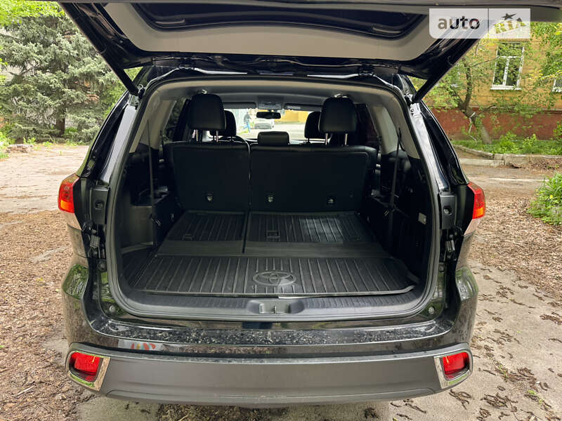 Позашляховик / Кросовер Toyota Highlander 2019 в Дніпрі
