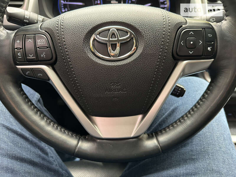Позашляховик / Кросовер Toyota Highlander 2019 в Дніпрі