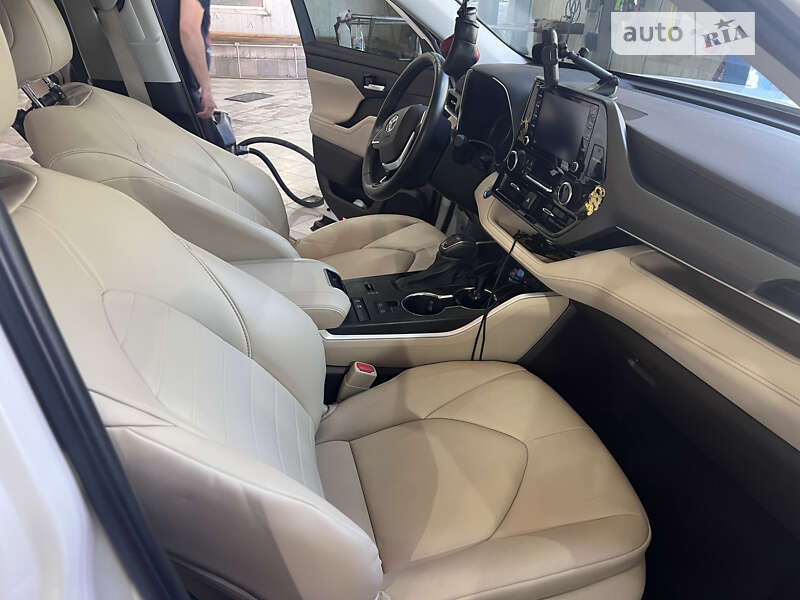 Внедорожник / Кроссовер Toyota Highlander 2020 в Львове