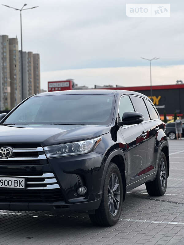 Позашляховик / Кросовер Toyota Highlander 2017 в Вінниці