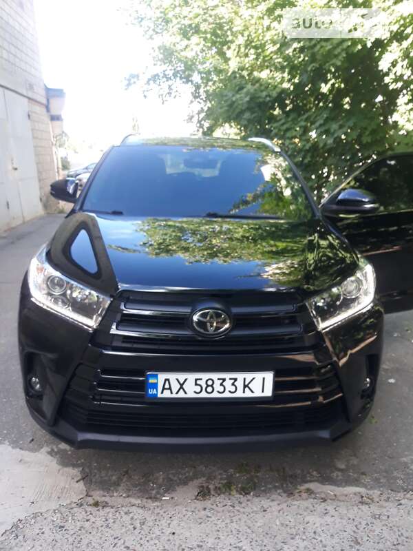 Позашляховик / Кросовер Toyota Highlander 2018 в Харкові