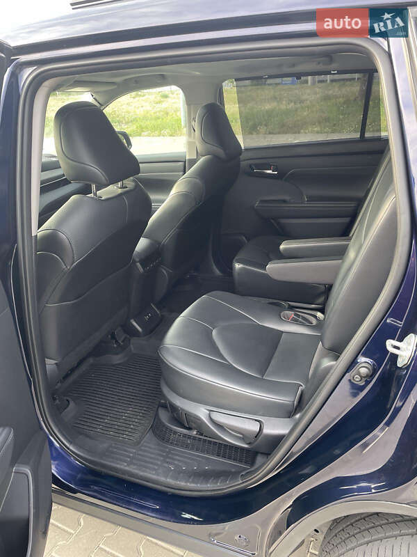 Внедорожник / Кроссовер Toyota Highlander 2021 в Одессе
