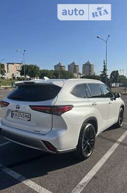 Позашляховик / Кросовер Toyota Highlander 2023 в Києві