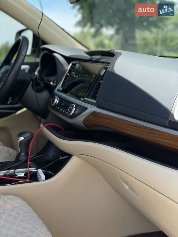 Позашляховик / Кросовер Toyota Highlander 2019 в Києві