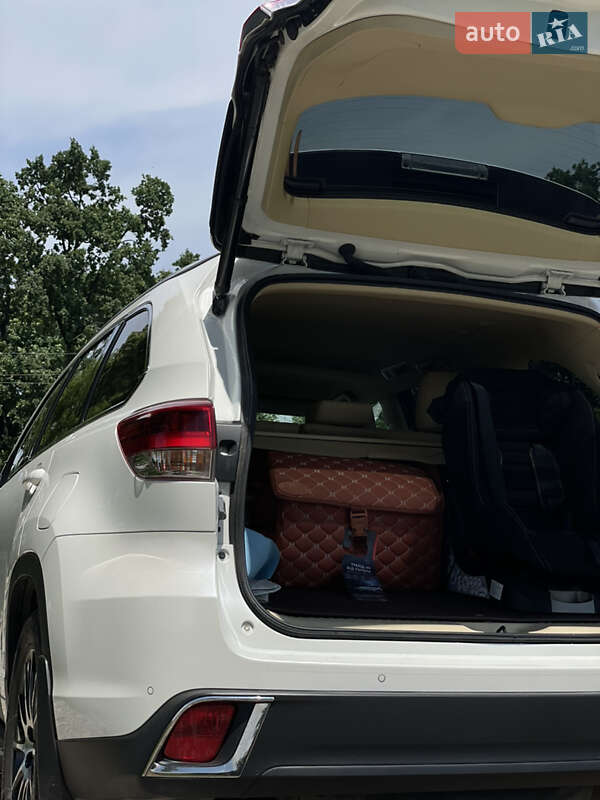 Позашляховик / Кросовер Toyota Highlander 2019 в Києві