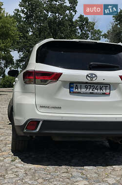 Внедорожник / Кроссовер Toyota Highlander 2019 в 