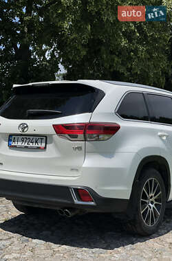 Внедорожник / Кроссовер Toyota Highlander 2019 в 