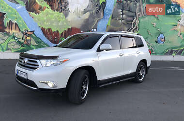 Позашляховик / Кросовер Toyota Highlander 2012 в 