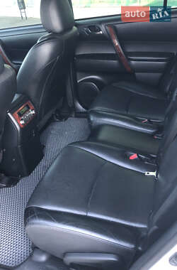 Позашляховик / Кросовер Toyota Highlander 2012 в 