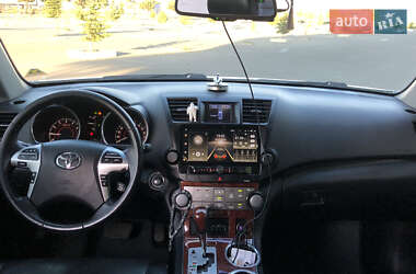 Позашляховик / Кросовер Toyota Highlander 2012 в 