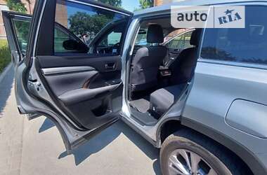 Позашляховик / Кросовер Toyota Highlander 2014 в 