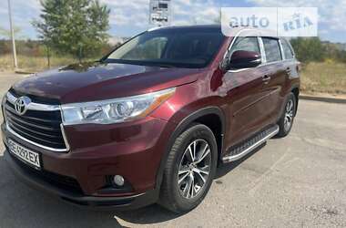 Внедорожник / Кроссовер Toyota Highlander 2016 в Вознесенске