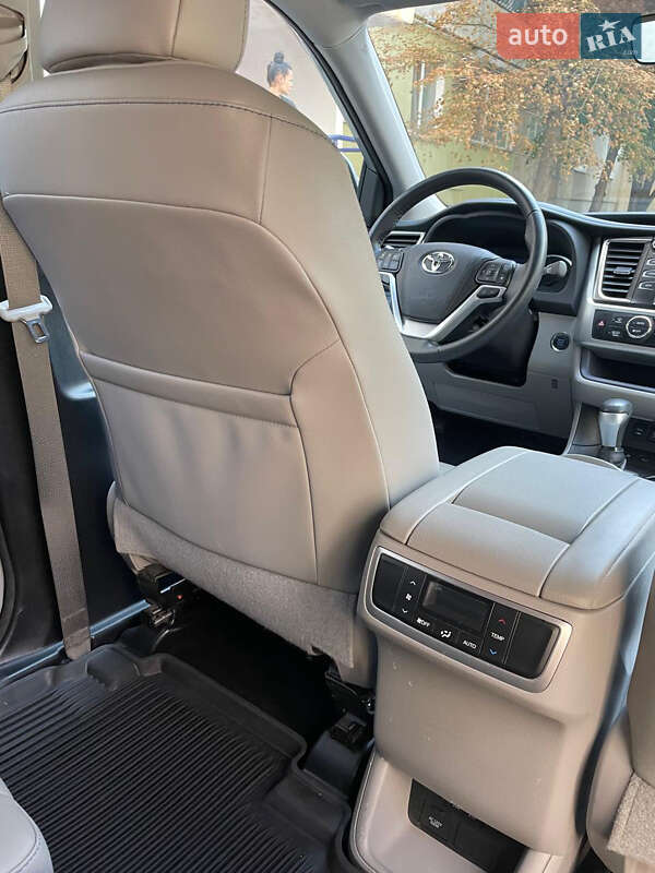 Внедорожник / Кроссовер Toyota Highlander 2018 в Николаеве фото 15 Внедорожник / Кроссовер Toyota Highlander 2018 в Николаеве