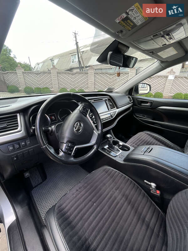 Позашляховик / Кросовер Toyota Highlander 2018 в Тульчині