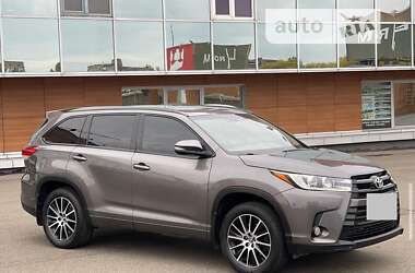 Внедорожник / Кроссовер Toyota Highlander 2017 в Киеве