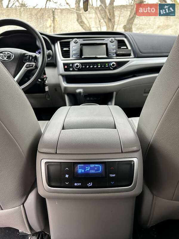 Позашляховик / Кросовер Toyota Highlander 2017 в Сумах