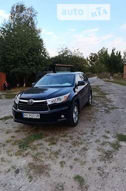 Позашляховик / Кросовер Toyota Highlander 2015 в Тростянці