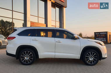 Внедорожник / Кроссовер Toyota Highlander 2017 в Киеве