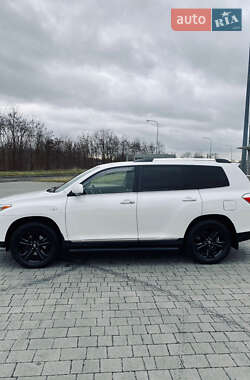 Внедорожник / Кроссовер Toyota Highlander 2013 в 